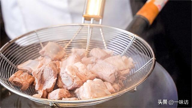 糖醋排骨的最简单做法，简单的糖醋排骨做法详细步骤（教你糖醋排骨的正确做法）