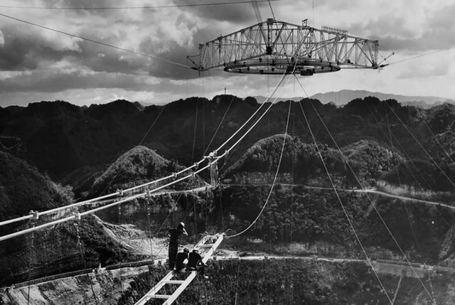 阿雷西博望远镜，目前全世界最大最新的望远镜