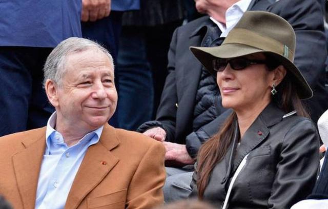 杨紫琼晚年生活，杨紫琼膝盖变形