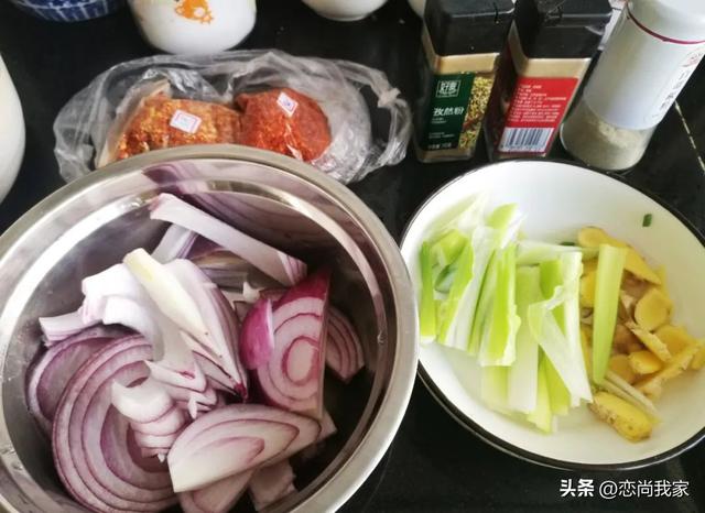 羊肉配什么菜好吃，这个季节吃羊肉配什么菜好吃（羊肉片别总是涮着吃）