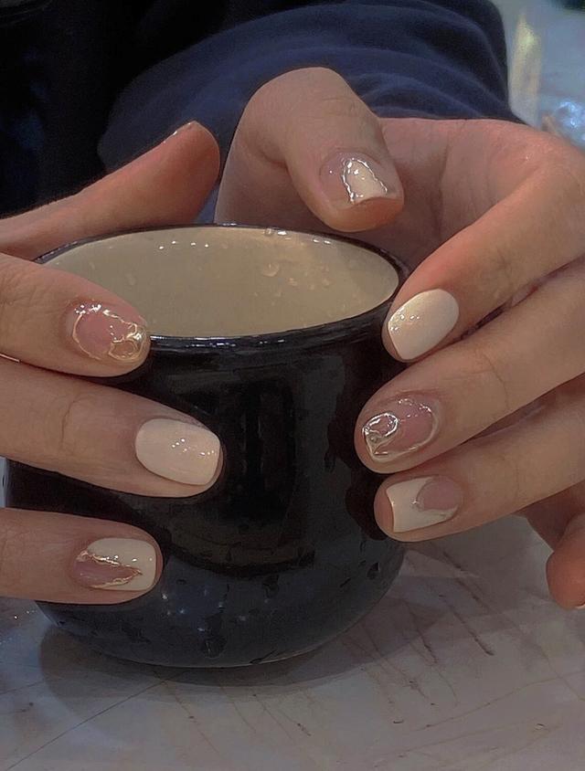 简直太美了非常显手白的一款美甲，20款早春美甲分享