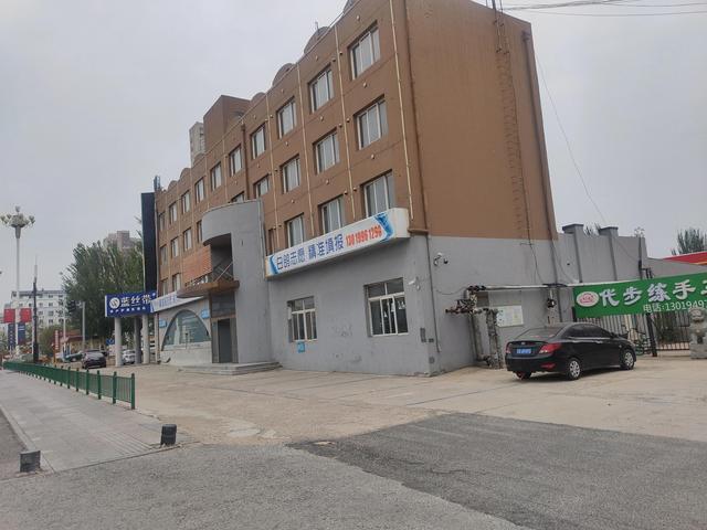 盘锦向海大道与商贸北街交叉路口，盘锦市向海大道