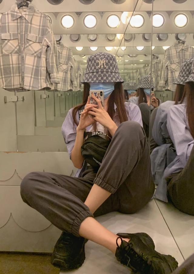 34岁杨幂近照显疲态，次次艳压00后小花