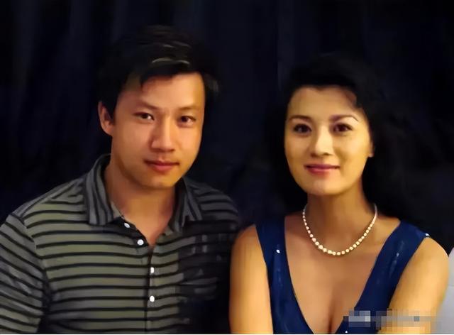李幼斌姐弟合照，娱乐圈里最低调的亲姐弟和亲兄妹