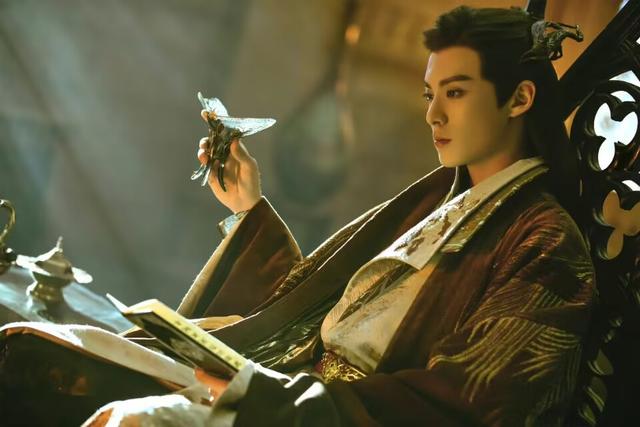 王鹤棣和沈月现在在一起吗，王鹤棣沈月星辰大海同框