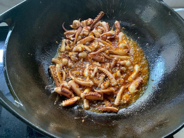 麻辣鱿鱼须的做法，麻辣鱿鱼须零食做法