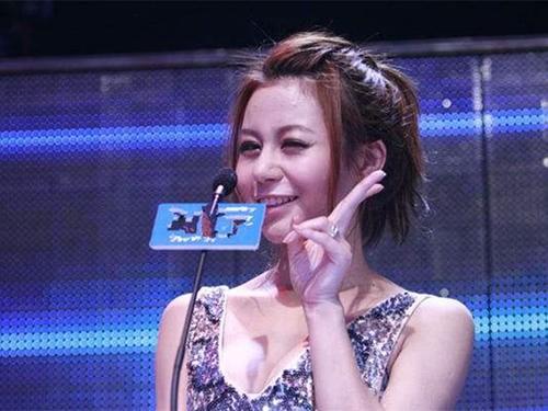 倒追老公恩爱30年，黄菡年轻时（倒追老公恩爱30年无绯闻）