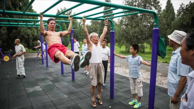 心脏猝死前最主要的三大表现，猝死前三个征兆不止一次提醒过你（生活中心脏猝死前有哪6个明显症状）