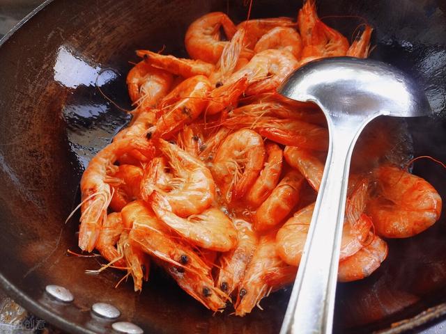 油焖大虾的制作方法，油焖大虾最简单的做法家常
