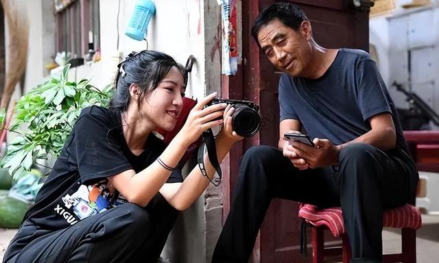 麦小登跟男友初见面，带着父亲嫁给青梅竹马