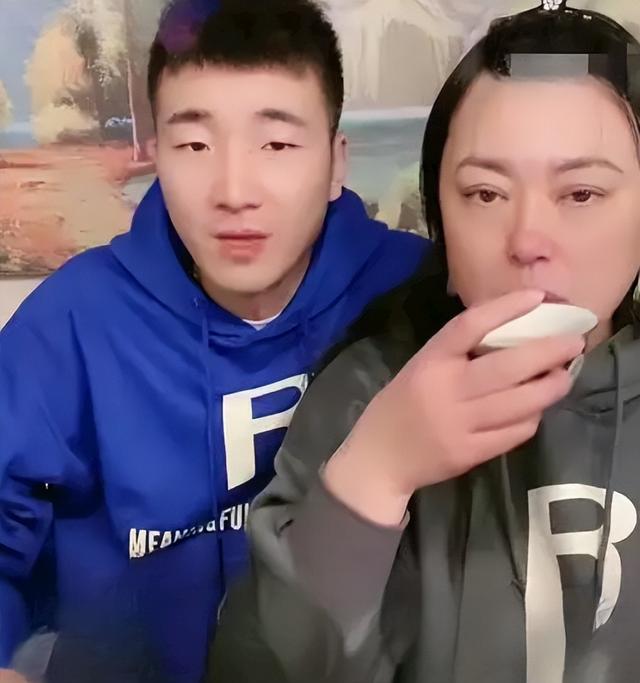 李菁菁为什么和第一任丈夫离婚，李菁菁与小21岁老公离婚