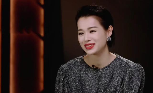 胡杏儿年轻时的颜值巅峰，从胖妹到性感辣妈
