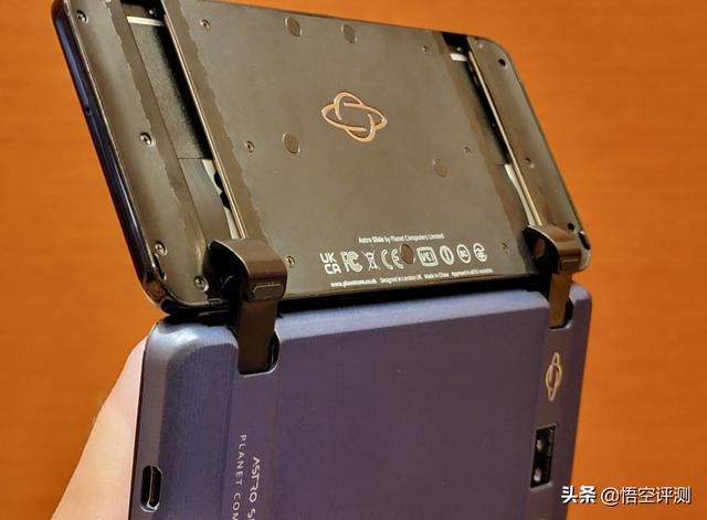 带键盘最好的智能手机，Slim是一台非常难得的全键盘手机