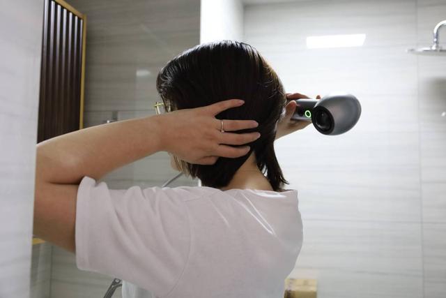 直白吹风机各个系列，有了它告别毛糙