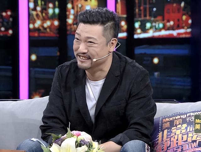 欢乐喜剧人贾冰近况，41岁演“财神爷”