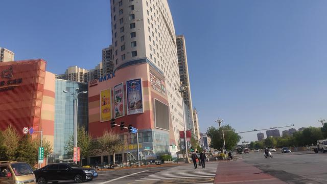 盘锦向海大道与商贸北街交叉路口，盘锦市向海大道