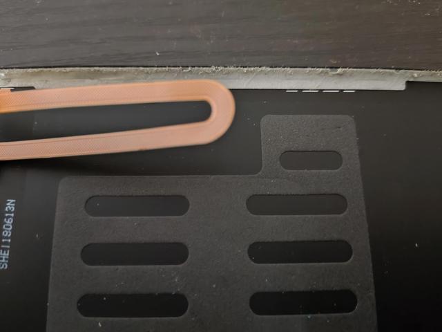 小米手机换电池，小米8怎么换电池官方（某宝80块8000mAh私换电池靠谱吗）