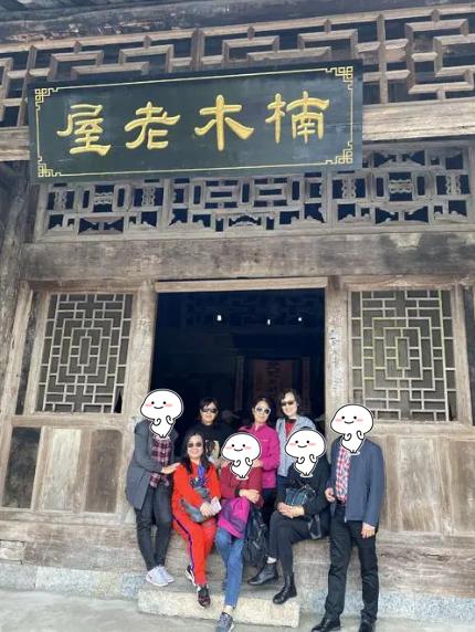 老农有座祖传金丝楠木屋，湖北一金丝楠木屋估值8亿