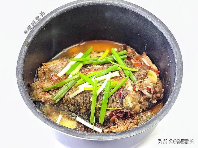 香酥鲫鱼最正宗做法，上桌连骨头都不剩