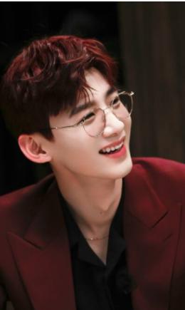 盘点那些眼睛里有星辰大海的男星，那些戴上眼镜就有斯文败类感觉的男星