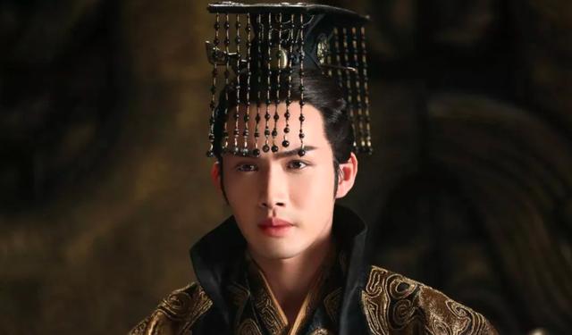 世界历史上第一个皇帝是谁，世界上第一位皇帝