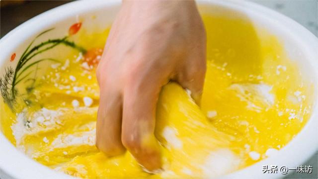 酥肉汤里配什么菜，北方小酥肉可以做汤的做法（冬天吃酥肉的正确方法）