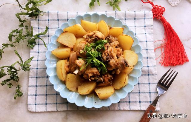 土豆是个宝维C是苹果的10倍，不上火的土豆零食做法