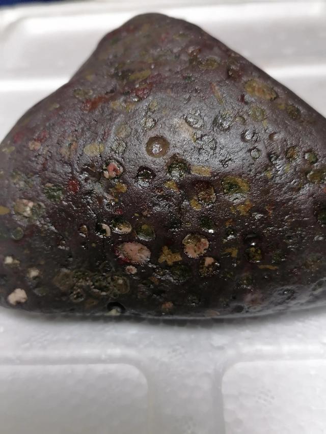 橄榄石石铁陨石,橄榄石铁陨石的特征与磁性 橄榄石石铁陨石,橄榄石铁陨石的特征与磁性