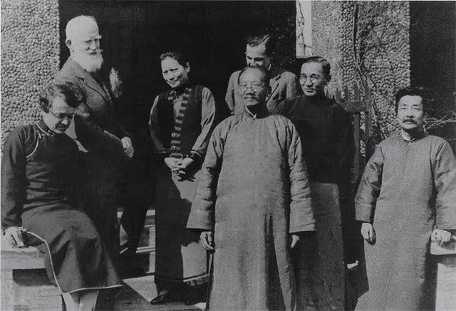 鲁迅萧红的关系，鲁迅与萧红仅仅只是单纯师生关系