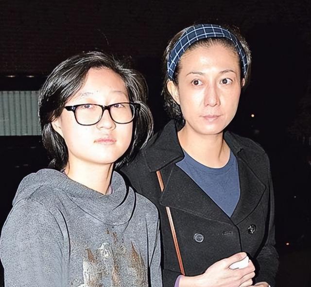 林凤娇简介和个人资料，女星林凤娇：嫁给成龙40年