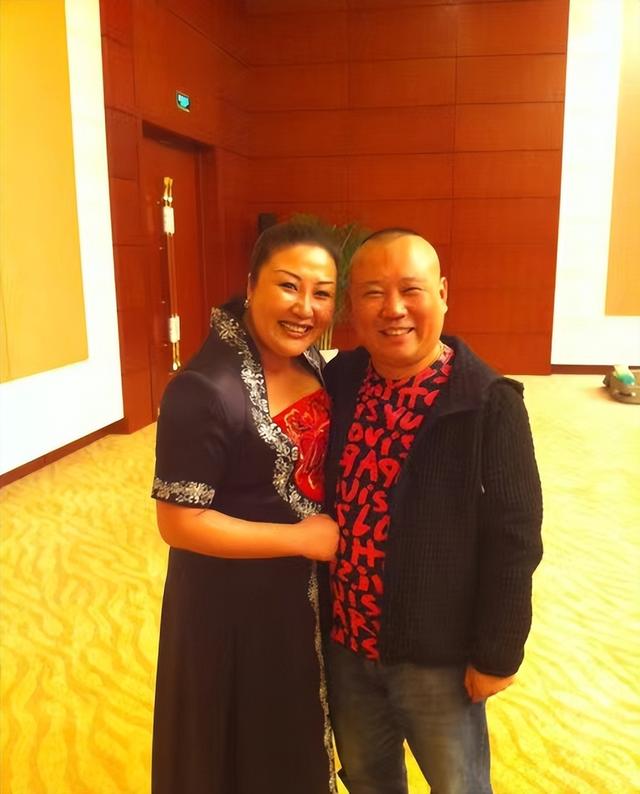 郭德纲四个夫人，郭德纲晒一家四口全家福为爱妻庆生