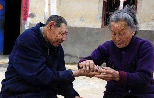 百岁老人陈秀英，百岁母亲陈秀英