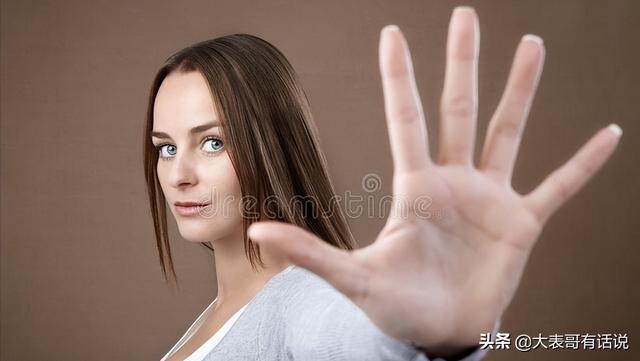 女生聊天回复嗯呢是什么意思，对方经常性的回复
