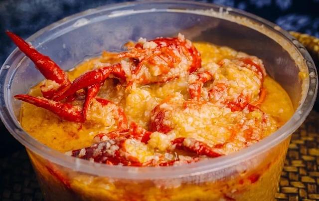 塑料打包盒能放微波炉吗，塑料袋不能放进微波炉