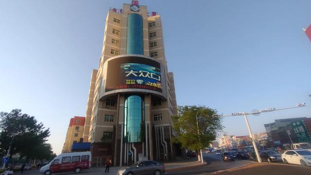 盘锦向海大道与商贸北街交叉路口，盘锦市向海大道