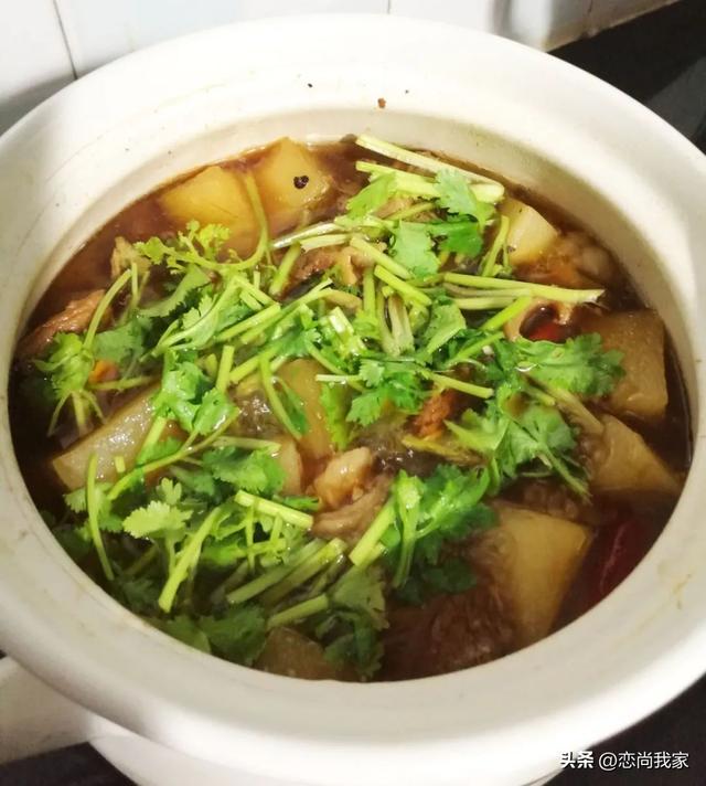 羊肉配什么菜好吃，这个季节吃羊肉配什么菜好吃（羊肉片别总是涮着吃）