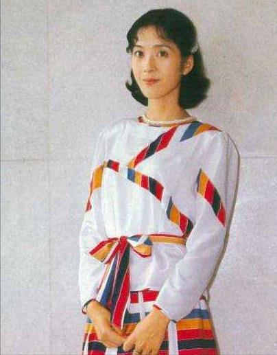 没有整过容的女明星，90年没整过容的女明星（“不老女神”现原形）