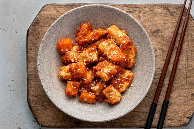 糖醋汁的家常做法简单好吃，不管煮哪种糖醋菜肴