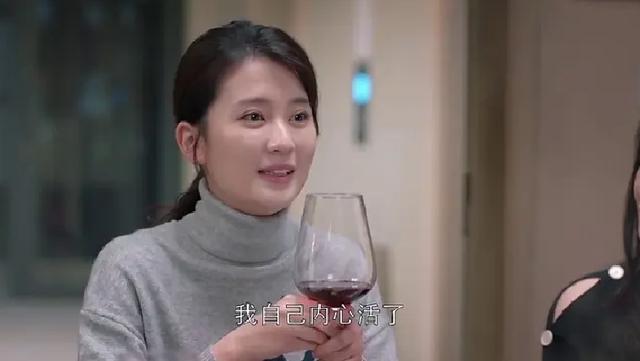 现实中的关雎尔，衣服太紧意外暴露真实身材