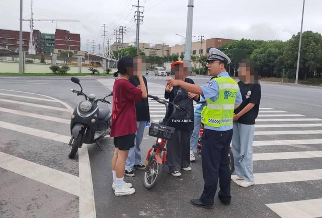 摩托车载人规定，电动自行车电轻摩（电动自行车载人新规定）