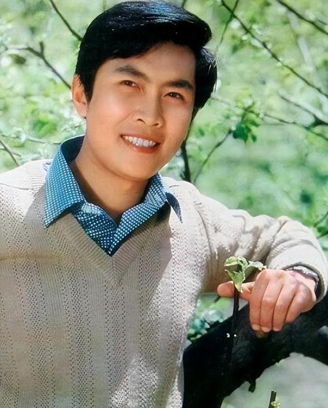 唐国强的妻子是谁，唐国强两段婚姻（唐国强前妻和现任是谁）