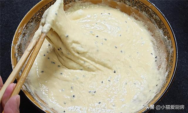 奶香鸡蛋饼这样制作超级好吃，奶香松软可口的牛奶鸡蛋饼