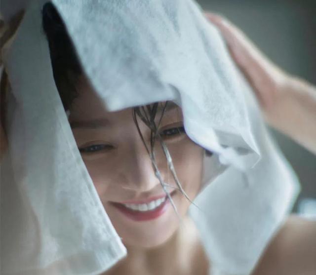 让头发变柔顺的五大秘诀，想要头发越来越柔顺