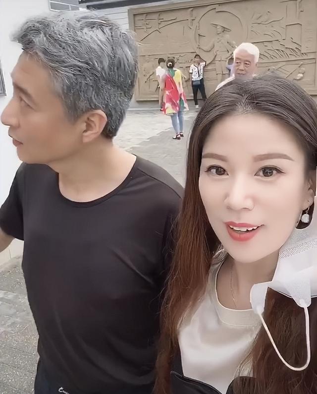 相声周炜个人简历，有人说希望他能扛起相声大旗