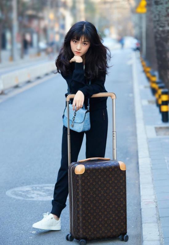 饶雪漫书模名单，一炮而红春夏书模出身逆袭金像影后