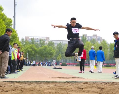 新手怎么练习跑步姿势，体育老师秘籍之