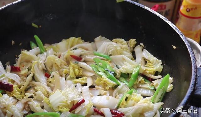 大白菜怎么炒好吃，大白菜怎么炒好吃有几种方法（牢记3个小诀窍白菜又脆又嫩）