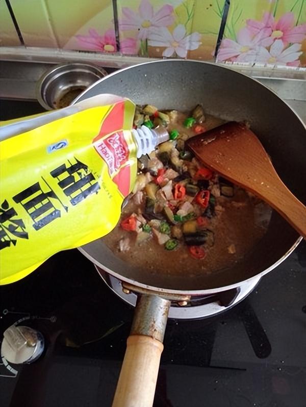 青茄丁打卤面做法，好吃到爆灵魂茄丁打卤面