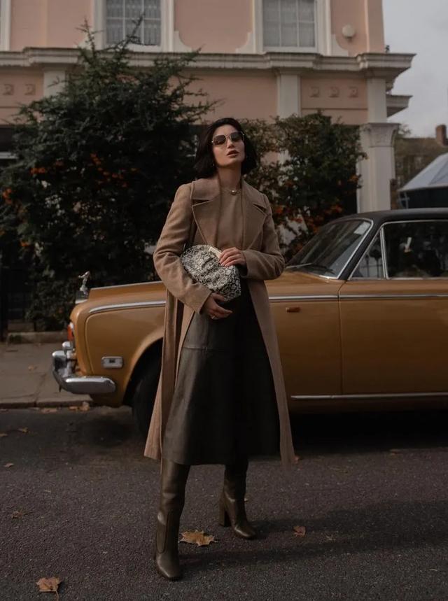 驼色大衣搭配图片，让你从20岁优雅到60岁的驼色大衣（驼色大衣怎么穿搭有气场）