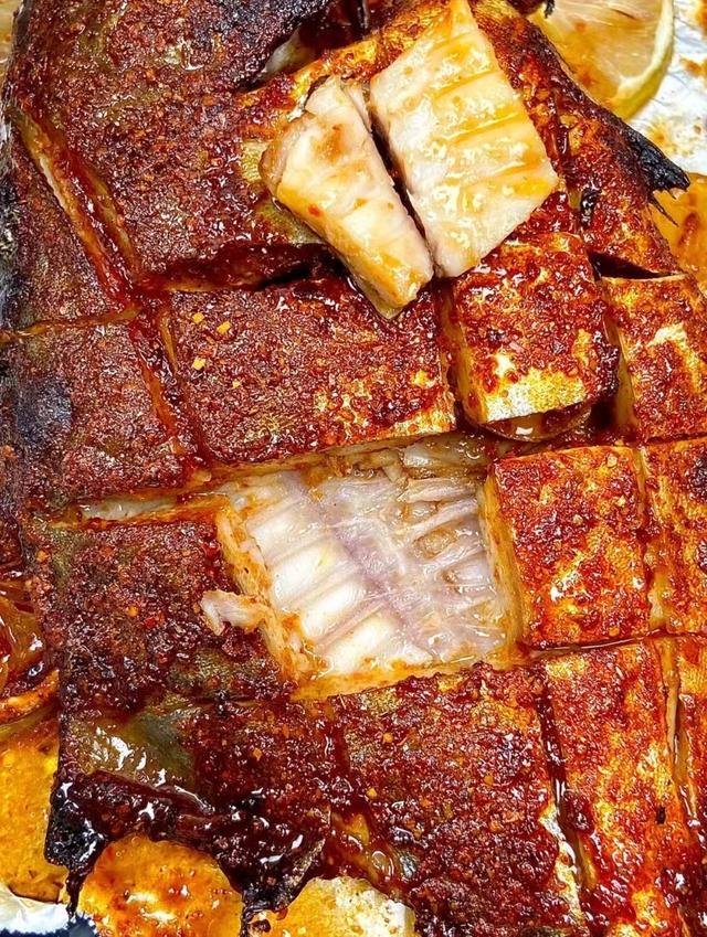 蒜香烤鱼的做法，不辣的蒜香烤鱼做法家庭版（蒜香烤鱼这样做）